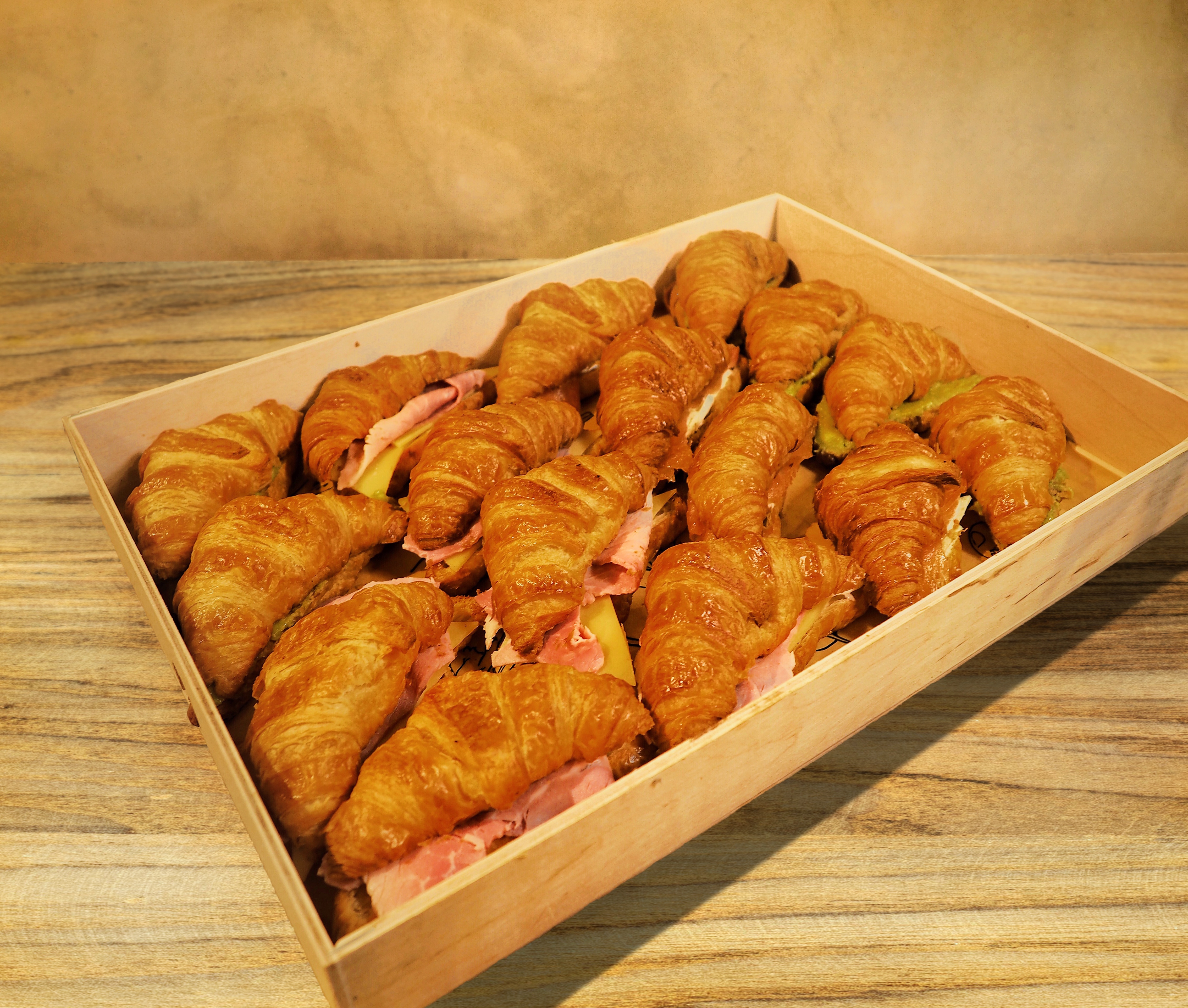 Plateau Mini Croissants Salés (16 pièces)